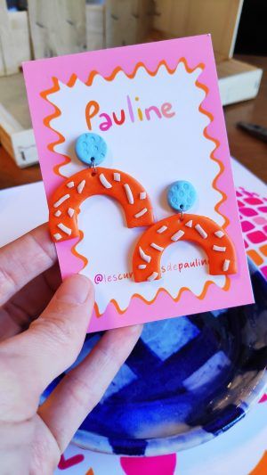 Puente bleu ciel et orange tâcheté de blanc